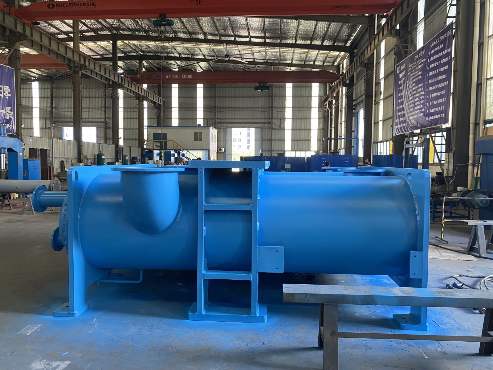 浩林建快讯：为国内某知名品牌空压机公司设计制造的连体框架式级间冷却器，油漆涂装后，新鲜出炉了！将每分钟 500 方的 127 度的压缩空气冷却到 37 度，为末级增压做铺垫[拳头][拳头]